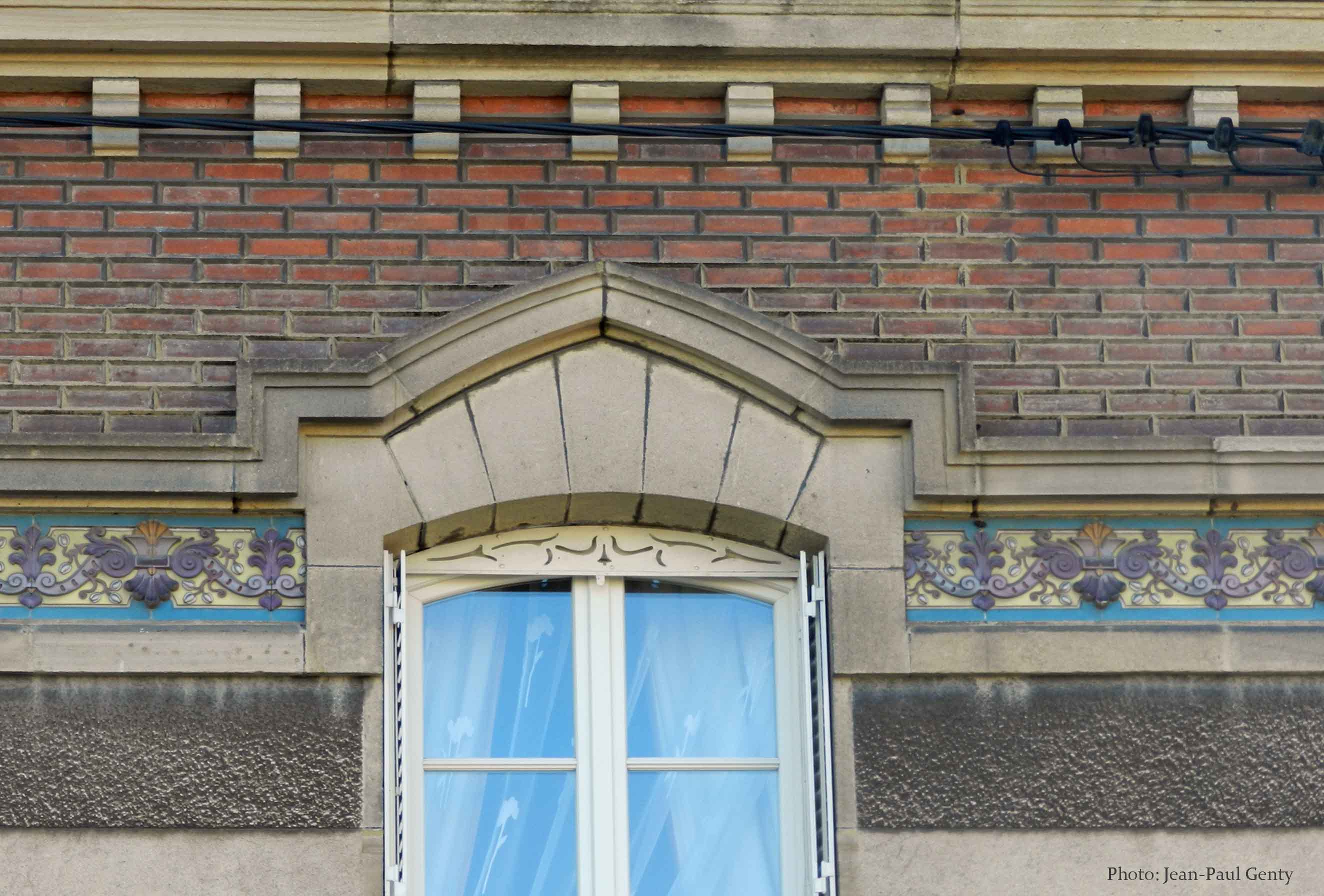 Façade art nouveau à Autun