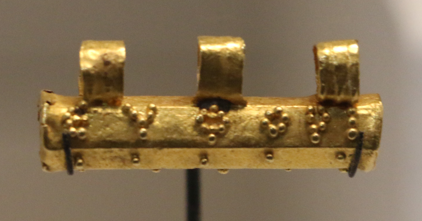 Etui d'or - Augustodunum - fin IIIème siècle - Photo Jean-Paul Genty Etui d'or - Augustodunum - fin IIIème siècle - Photo Jean-Paul Genty
